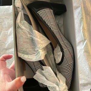 Brand new plaid pumps